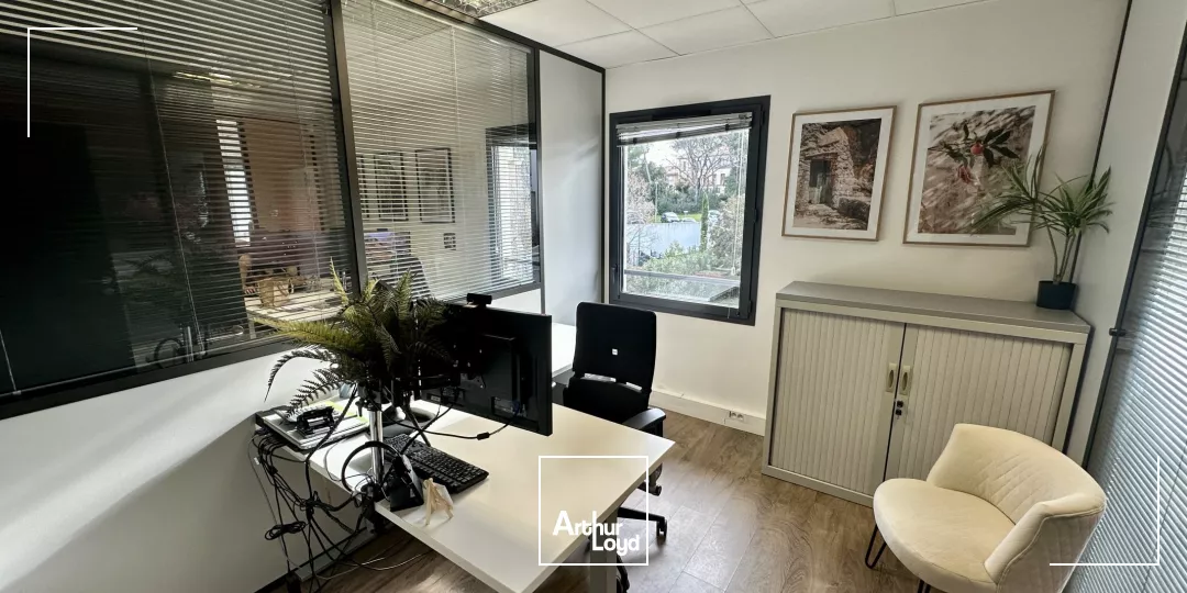 BUREAUX À VENDRE AVEC PARKING EN DERNIER ETAGE