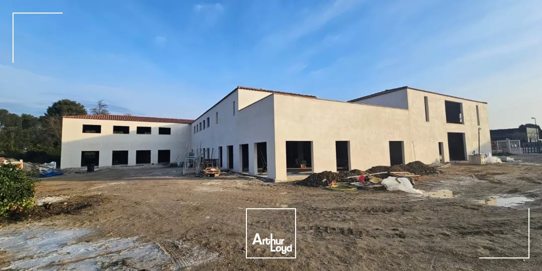 Surfaces de bureaux PMR divisibles à vendre ou à louer le long de la D15 à Pelissanne