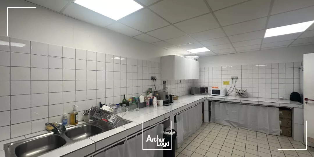 Local d'activités à LOUER sur la ZI DE LA VERDIER à VELAUX