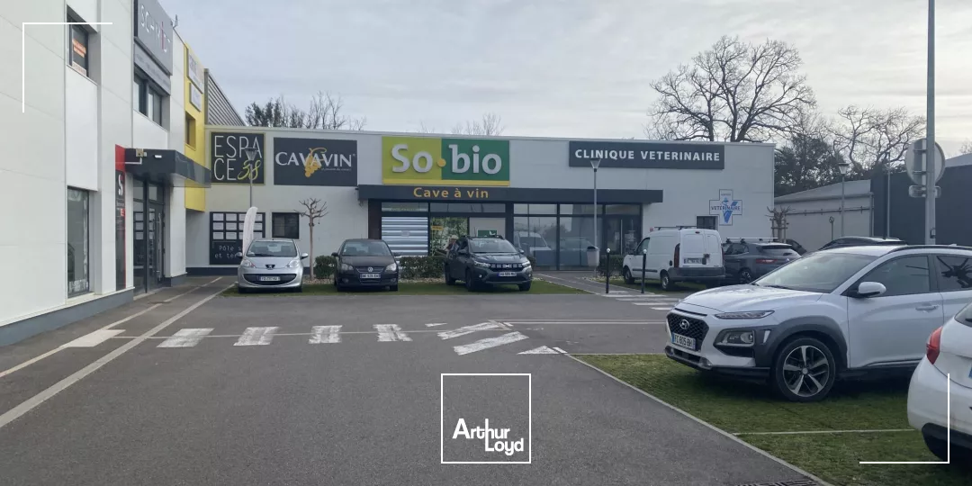 Emplacement PRIME zone du TUBE Istres 585m² à louer