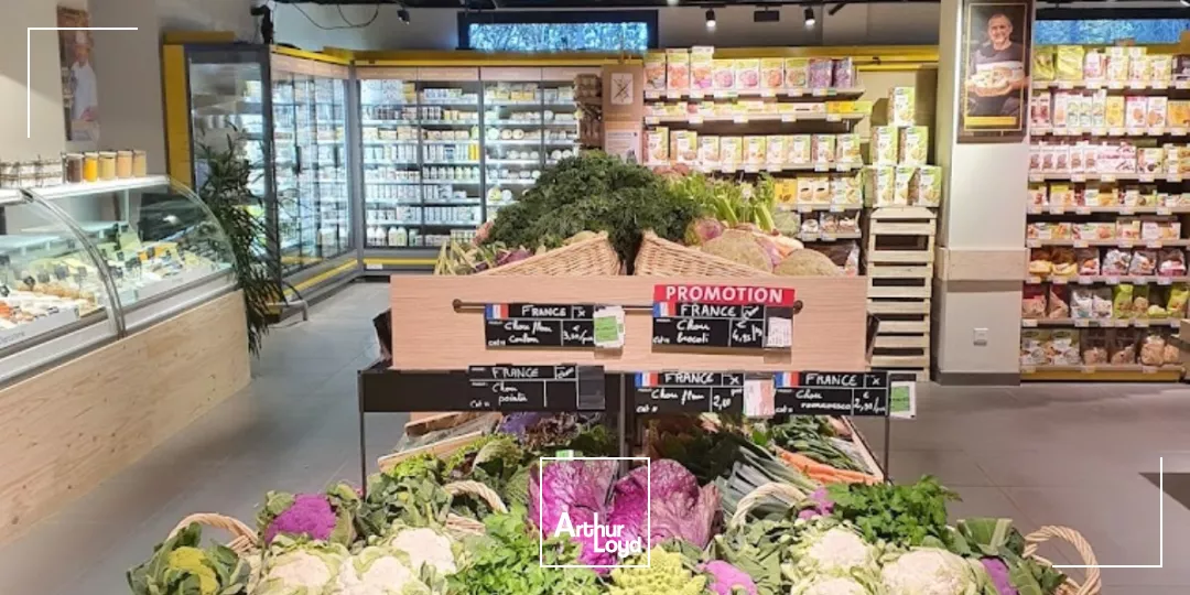 Emplacement PRIME zone du TUBE Istres 585m² à louer