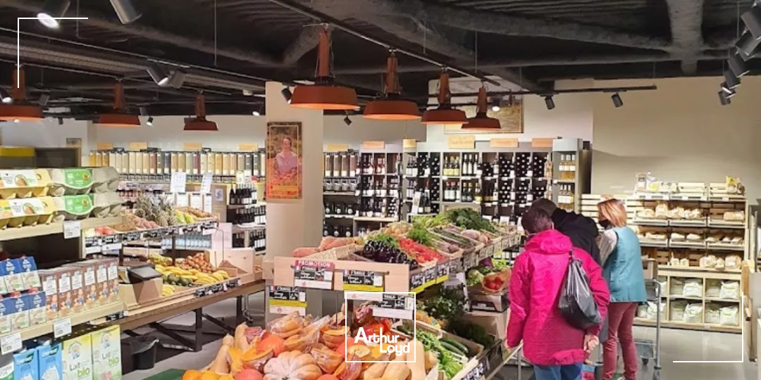 Emplacement PRIME zone du TUBE Istres 585m² à louer