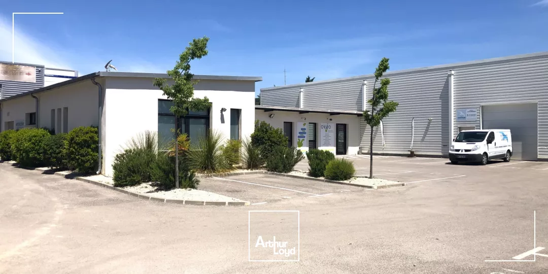 BUREAUX EN ETAGE AU SEIN D'UN ENVIRONNEMENT AGRÉABLE