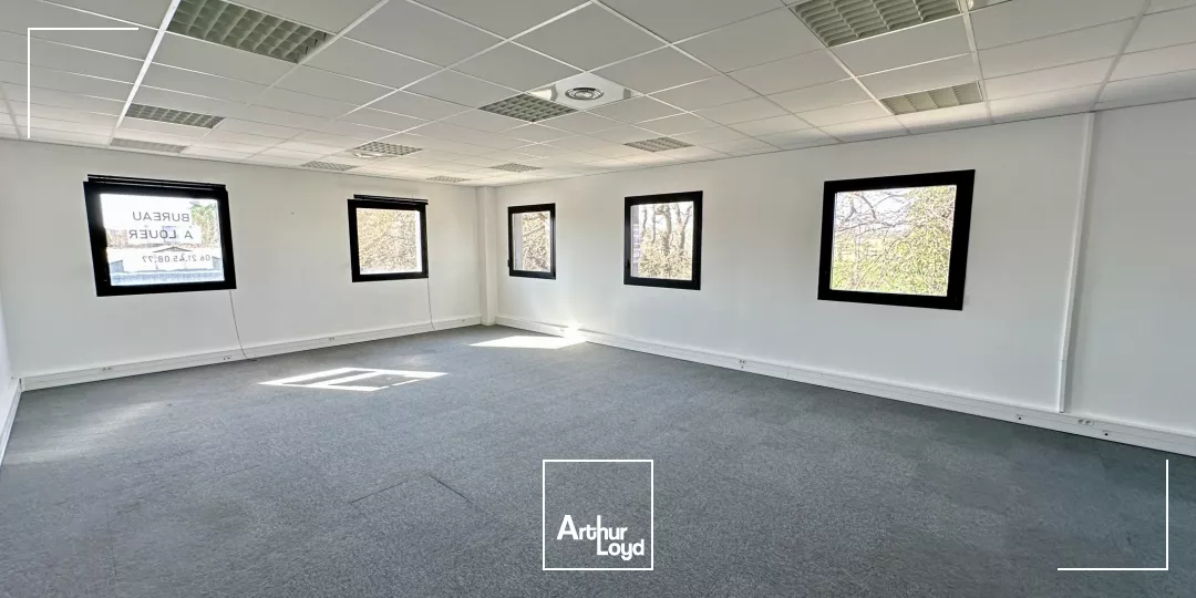BUREAUX EN ETAGE AU SEIN D'UN ENVIRONNEMENT AGRÉABLE
