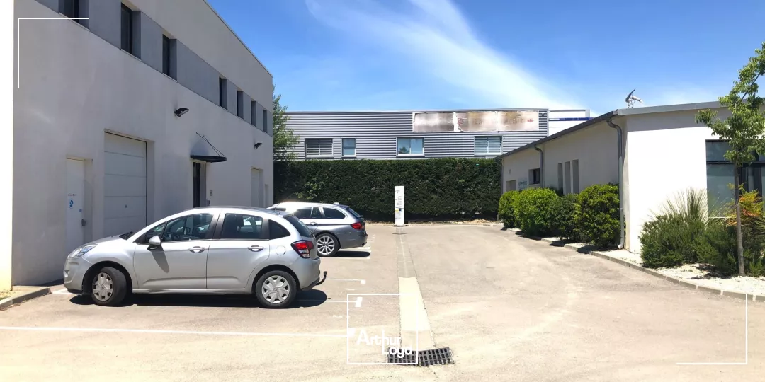 BUREAUX EN ETAGE AU SEIN D'UN ENVIRONNEMENT AGRÉABLE