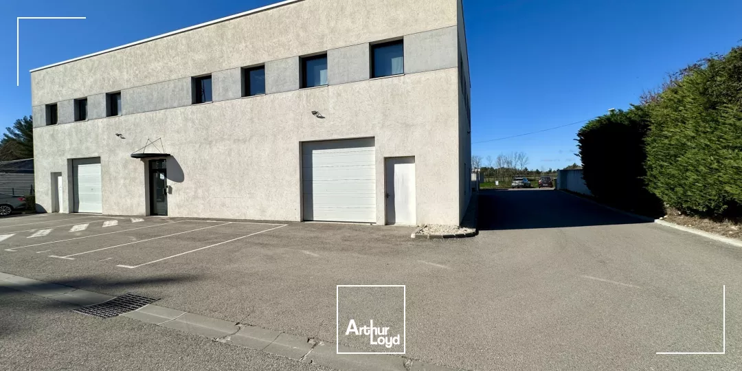BUREAUX EN ETAGE AU SEIN D'UN ENVIRONNEMENT AGRÉABLE