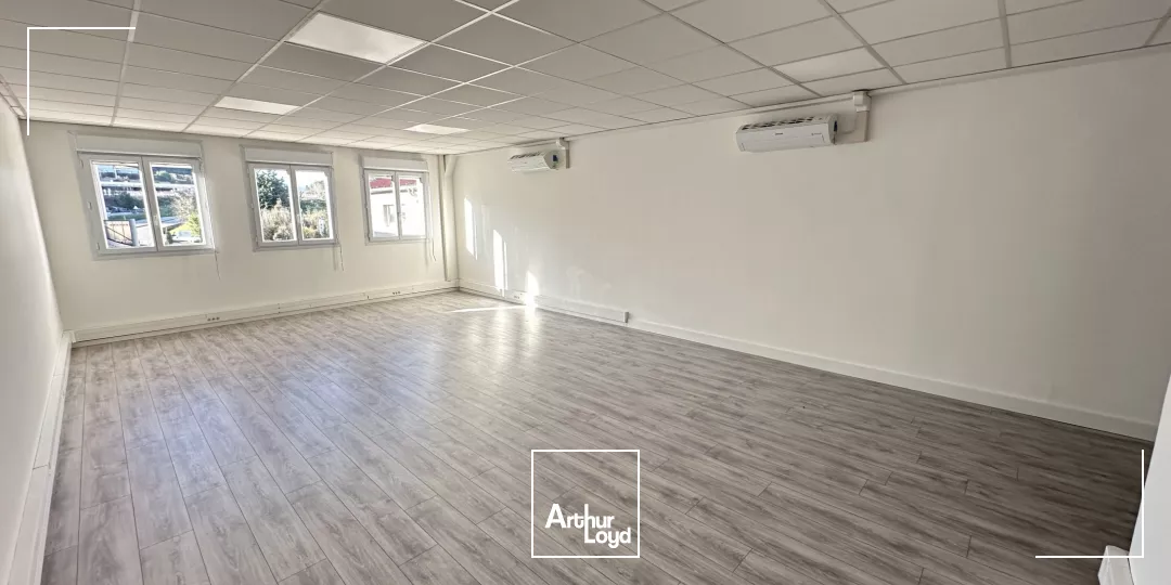 BUREAUX À LOUER À MEYREUIL EN BORDURE DE D6