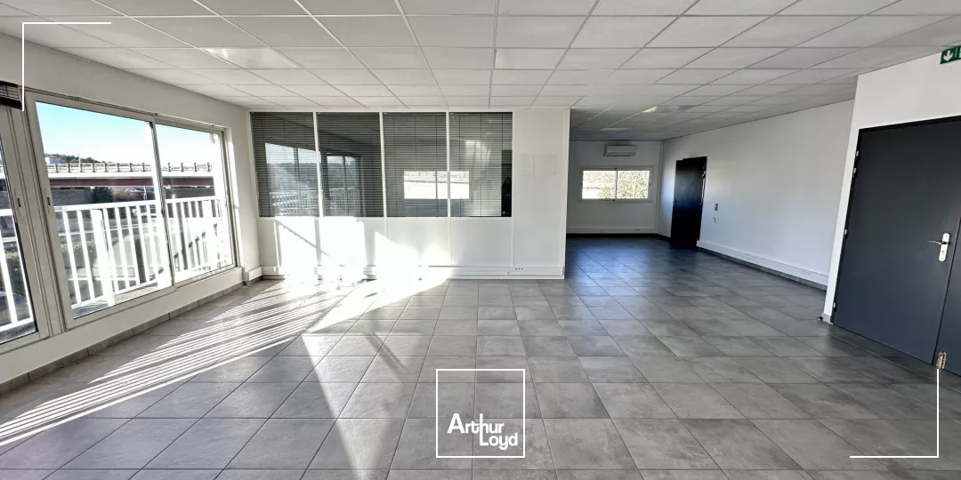 BUREAUX À LOUER À MEYREUIL EN BORDURE DE D6