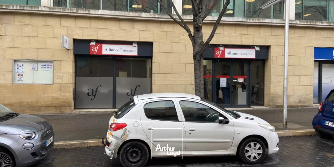 LOCAL COMMERCIAL A LOUER COTE ALLES PROVENCALES CENTRE VILLE