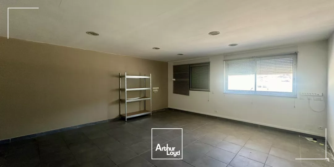 En EXCLUSIVITE - Locaux d'activités à VENDRE sur SAINT CANNAT.