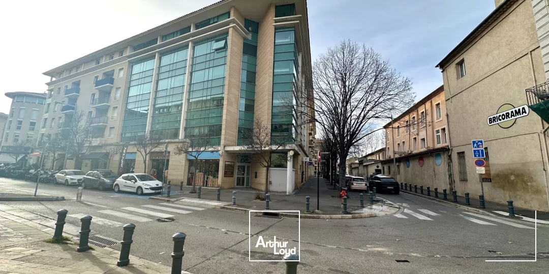 CENTRE VILLE D'AIX, BUREAUX À LOUER EN ÉTAGE AU CALME
