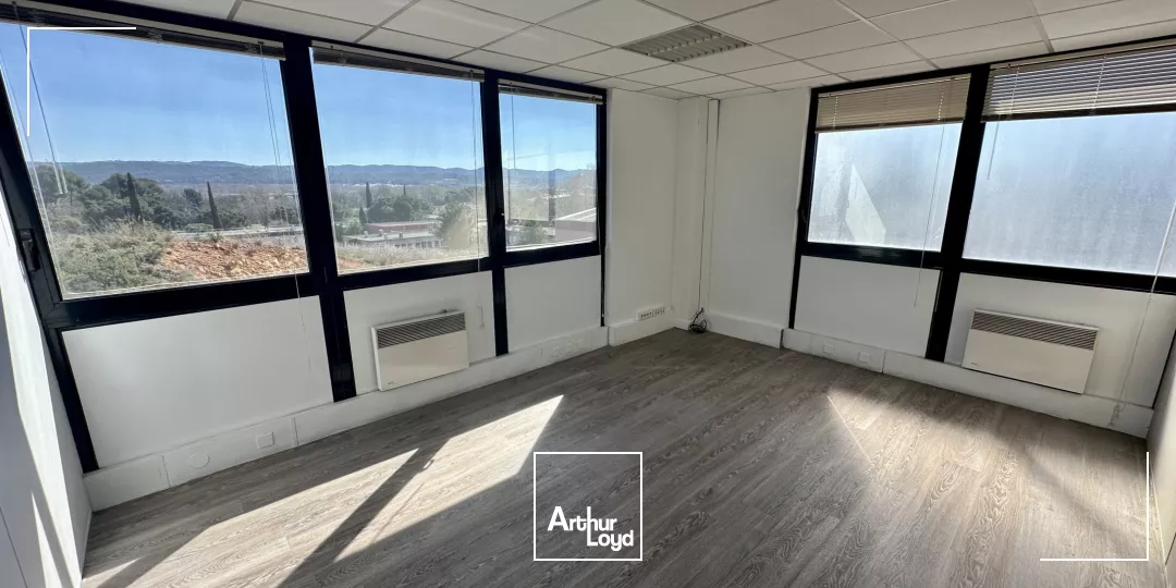 BUREAUX À LOUER AVEC VUE DÉGAGÉE À VITROLLES