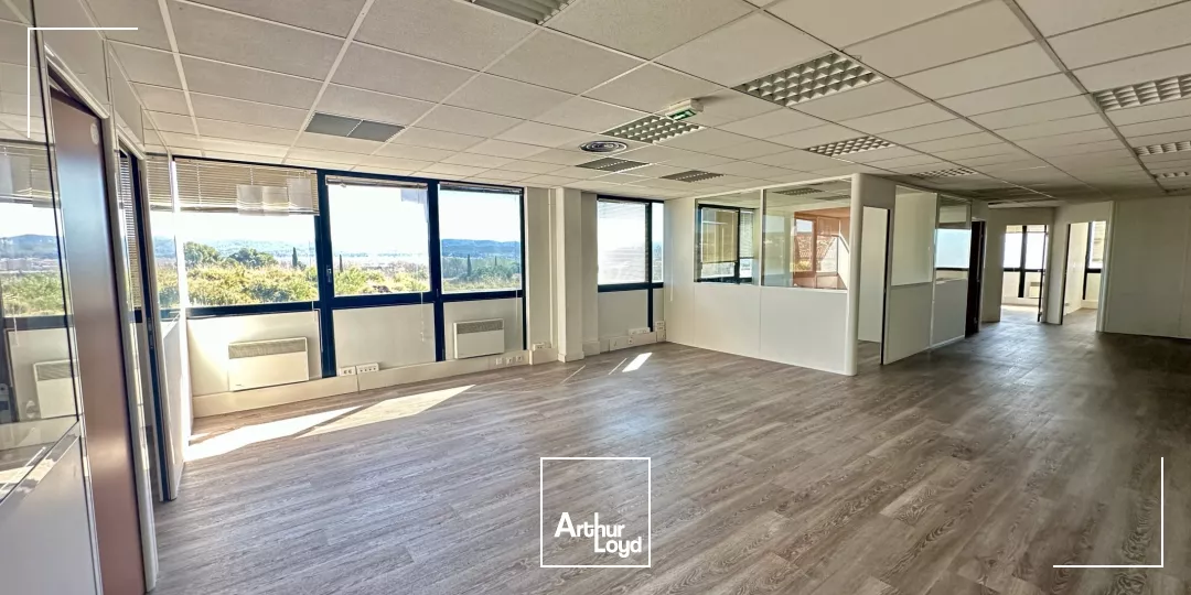 BUREAUX À LOUER AVEC VUE DÉGAGÉE À VITROLLES