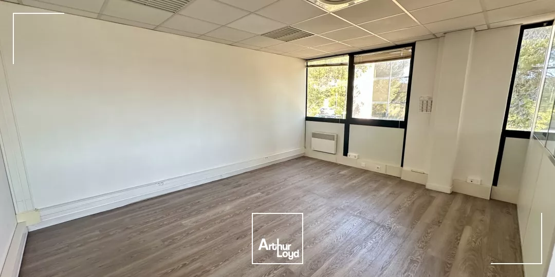 BUREAUX À LOUER AVEC VUE DÉGAGÉE À VITROLLES