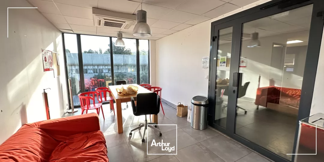 BUREAUX À LOUER ENTRE AIX ET MARSEILLE EN BORDURE D'AUTOROUTE