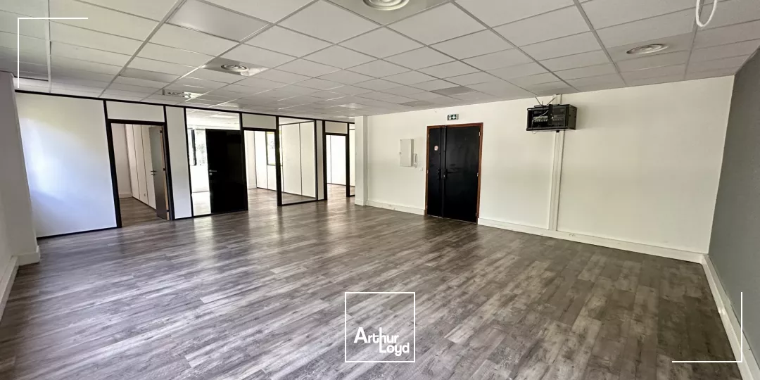 BUREAUX À LOUER DANS UN ENVIRONNEMENT CALME ET VERDOYANT