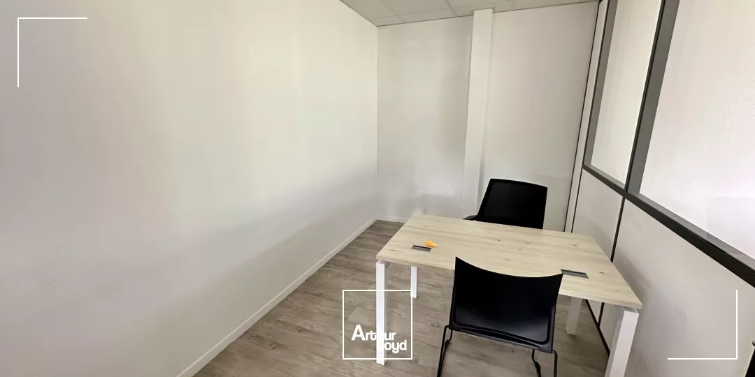 BUREAUX EN ETAGE À LOUER AU SEIN D'UN ENVIRONNEMENT AGRÉABLE