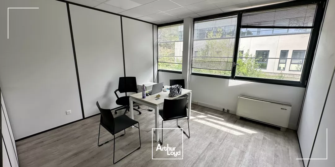 BUREAUX EN ETAGE À LOUER AU SEIN D'UN ENVIRONNEMENT AGRÉABLE