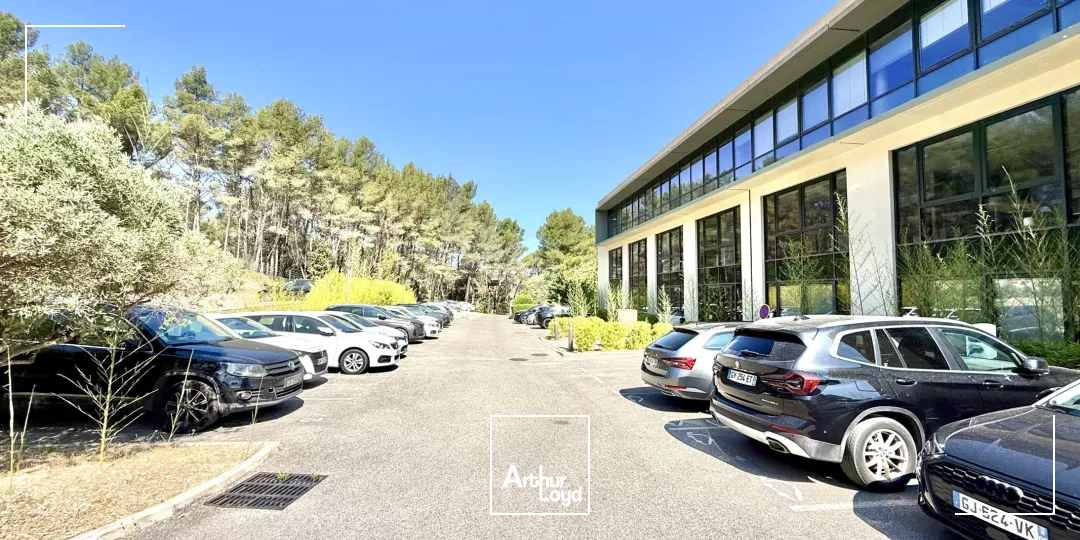 BUREAUX A LOUER SUR AIX EN PROVENCE AVEC VUE EXCEPTIONNELLE ET PARKINGS PRIVATIFS
