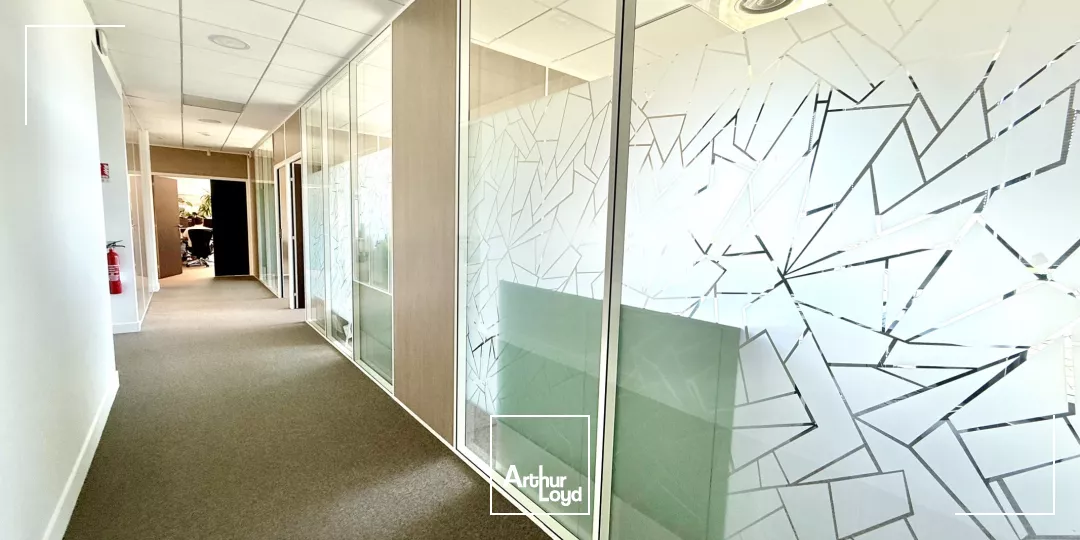 BUREAUX A LOUER SUR AIX EN PROVENCE AVEC VUE EXCEPTIONNELLE ET PARKINGS PRIVATIFS