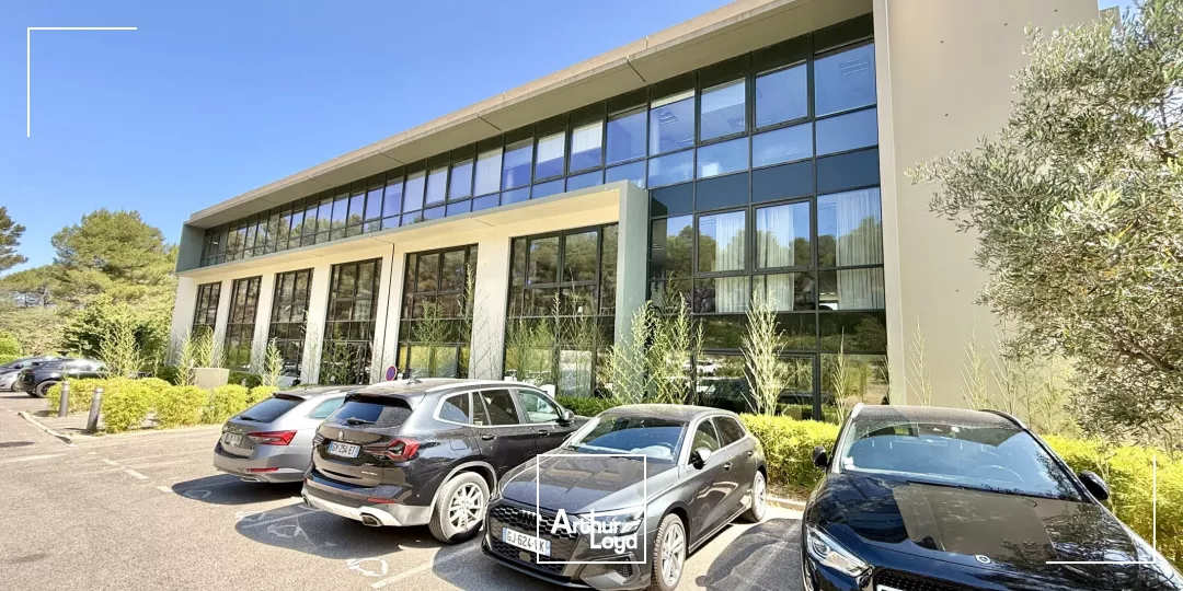 BUREAUX A LOUER SUR AIX EN PROVENCE AVEC VUE EXCEPTIONNELLE ET PARKINGS PRIVATIFS