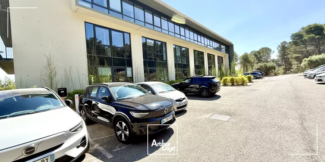 BUREAUX A LOUER SUR AIX EN PROVENCE AVEC VUE EXCEPTIONNELLE ET PARKINGS PRIVATIFS