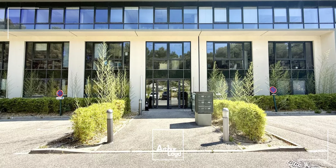 BUREAUX A LOUER SUR AIX EN PROVENCE AVEC VUE EXCEPTIONNELLE ET PARKINGS PRIVATIFS