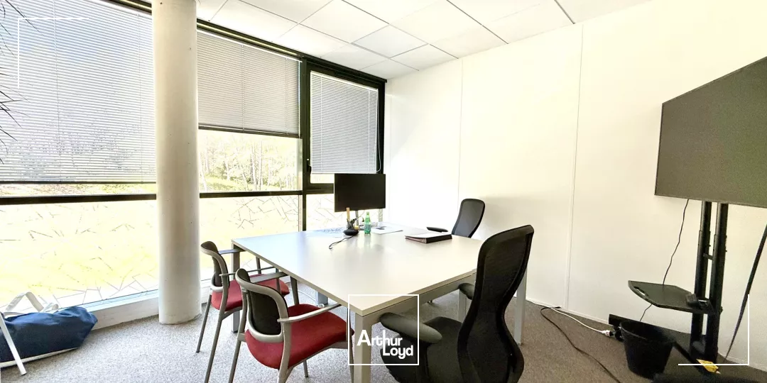 BUREAUX A LOUER SUR AIX EN PROVENCE AVEC VUE EXCEPTIONNELLE ET PARKINGS PRIVATIFS