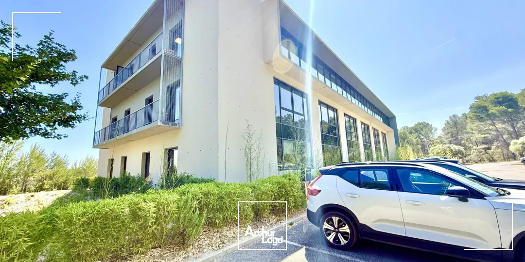 BUREAUX A LOUER SUR AIX EN PROVENCE AVEC VUE EXCEPTIONNELLE ET PARKINGS PRIVATIFS