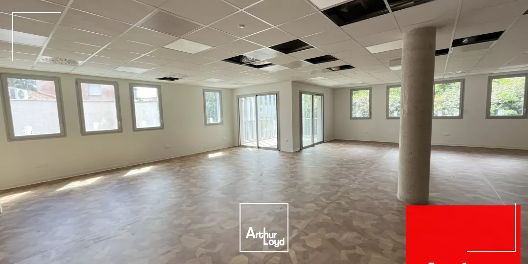 BUREAUX NEUFS AVEC TERRASSES ET PARKINGS - AXE PASSANT - St GELY DU FESC