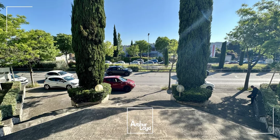BUREAUX À LOUER EN PLEIN COEUR DU PÔLE D'ACTIVITÉ AVEC PKS