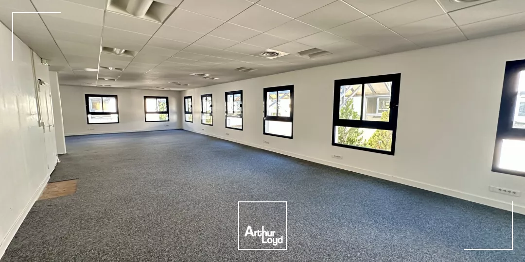 BUREAUX À LOUER EN PLEIN COEUR DU PÔLE D'ACTIVITÉ AVEC PKS