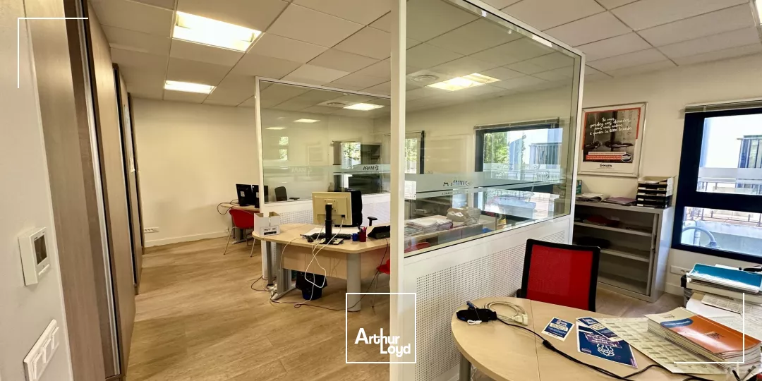 BUREAUX À LOUER EN PLEIN COEUR DU PÔLE D'ACTIVITÉ AVEC PKS