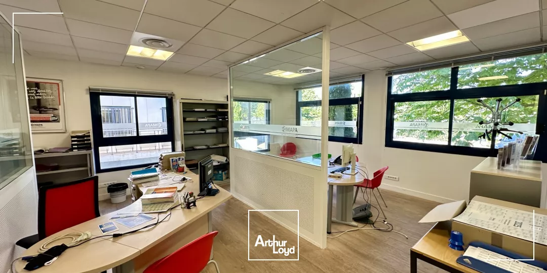 BUREAUX À LOUER EN PLEIN COEUR DU PÔLE D'ACTIVITÉ AVEC PKS