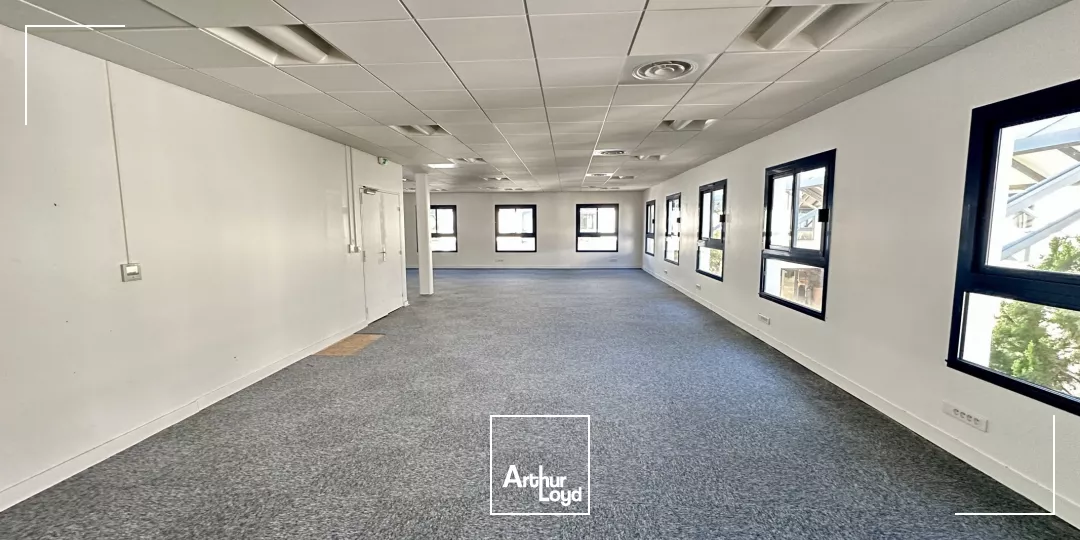 BUREAUX À LOUER EN PLEIN COEUR DU PÔLE D'ACTIVITÉ AVEC PKS