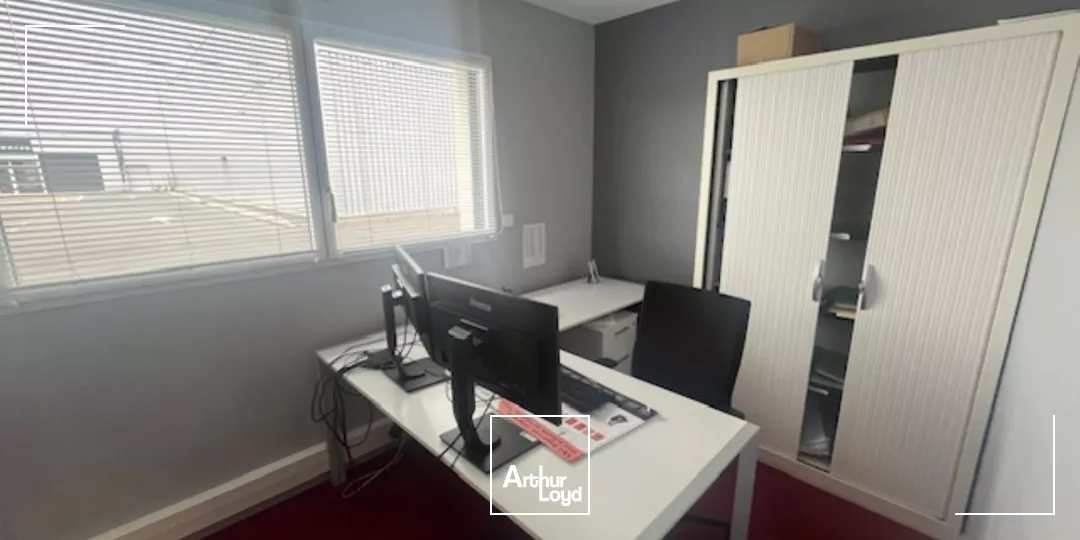 A LOUER - IMMEUBLE TERTIAIRE DE 619 M² - SAINT-MARTIN-DES-CHAMPS