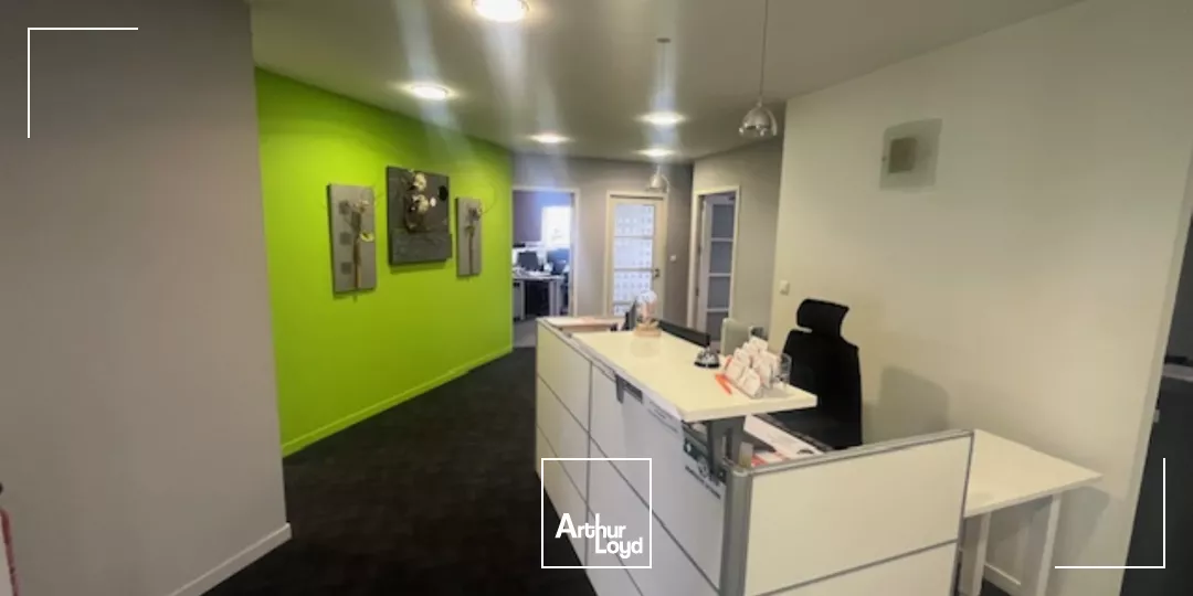 A LOUER - IMMEUBLE TERTIAIRE DE 619 M² - SAINT-MARTIN-DES-CHAMPS