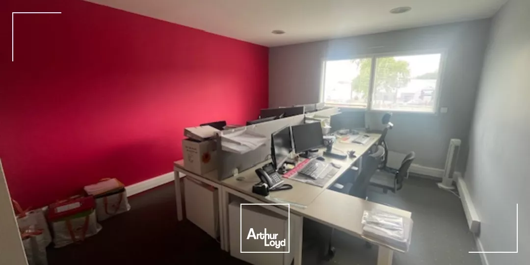 A LOUER - IMMEUBLE TERTIAIRE DE 619 M² - SAINT-MARTIN-DES-CHAMPS