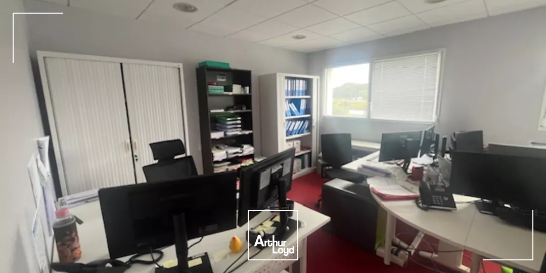 A LOUER - IMMEUBLE TERTIAIRE DE 619 M² - SAINT-MARTIN-DES-CHAMPS