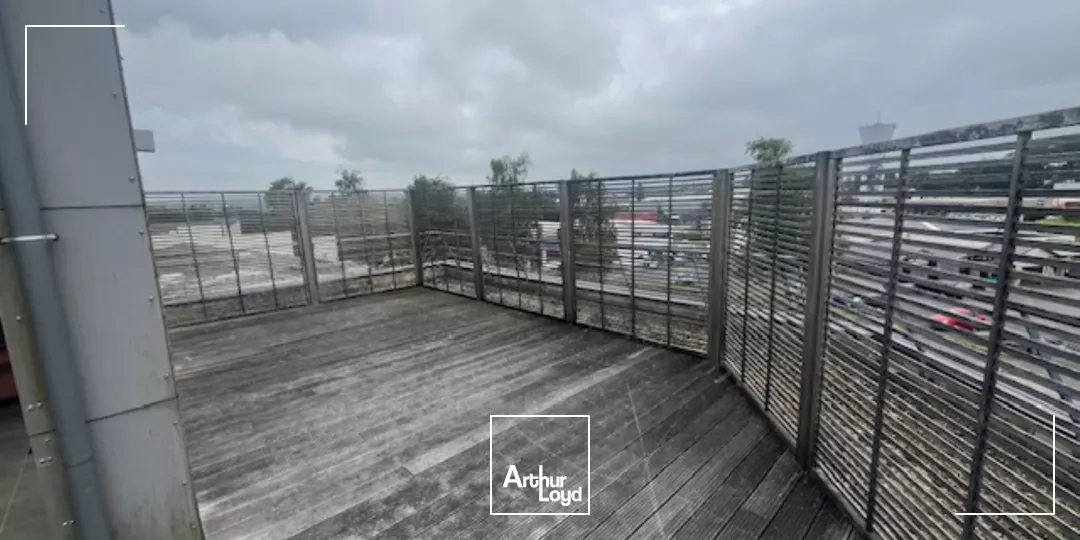 A LOUER - IMMEUBLE TERTIAIRE DE 619 M² - SAINT-MARTIN-DES-CHAMPS