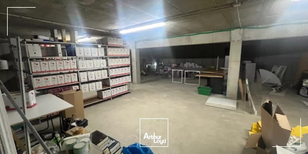 A LOUER - IMMEUBLE TERTIAIRE DE 619 M² - SAINT-MARTIN-DES-CHAMPS