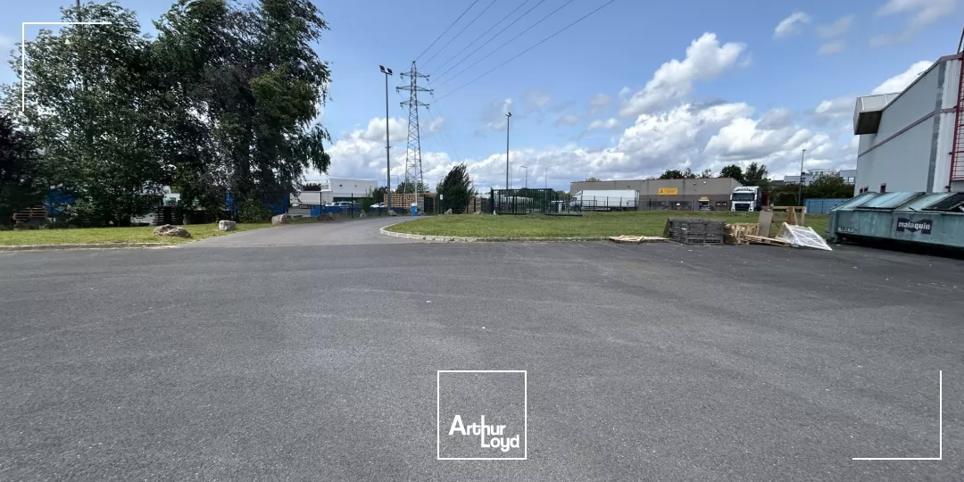 Entrepôt à louer Zone Petite Forêt , secteur zone commerciale 