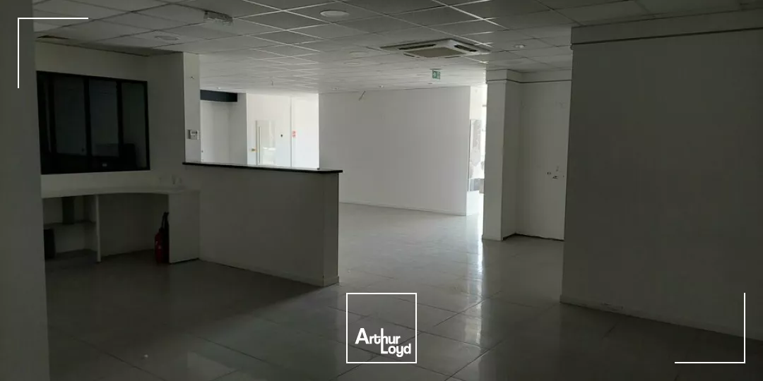 COURNON A LOUER LOCAL COMMERCIAL 560M² 