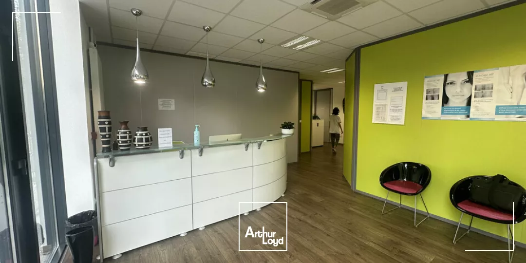 LOCAL COMMERCIAL à LOUER de 90.02 m²