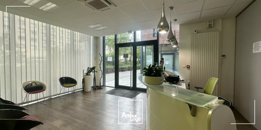 LOCAL COMMERCIAL à LOUER de 90.02 m²