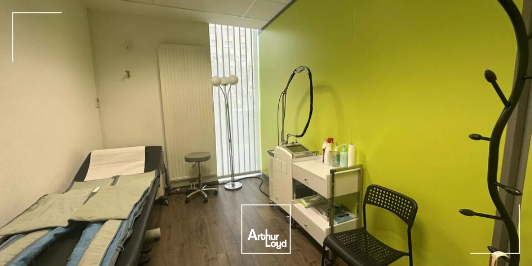 LOCAL COMMERCIAL à LOUER de 90.02 m²