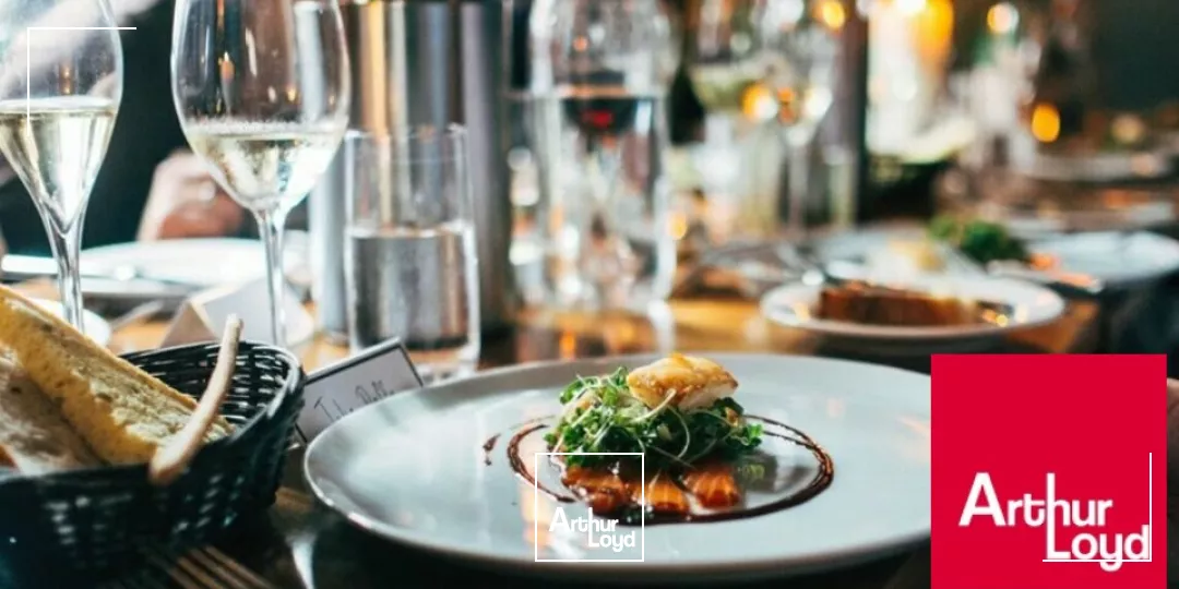 ST Jean de Luz Idéalement placé, restaurant avec grande salle de restauration