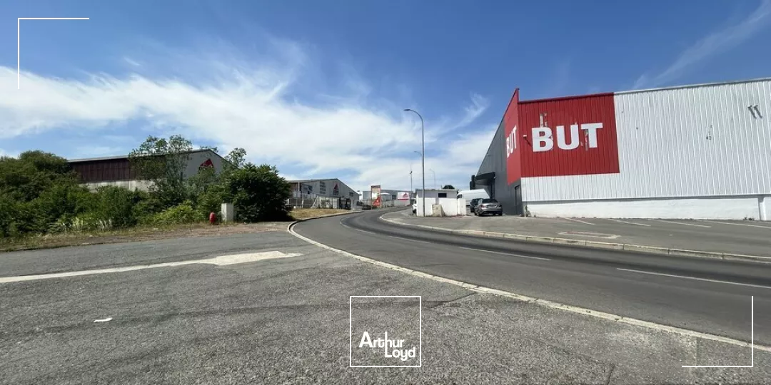 Montceau Les Mines- Local commercial 2191 m²