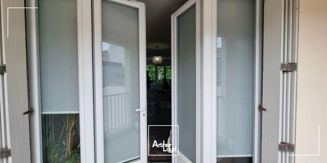 À LOUER  BUREAU LUMINEUX AVEC ESPACES PARTAGÉS  IDÉAL PROFESSIONS LIBÉRALES  DISPONIBLE PROCHAINEMENT