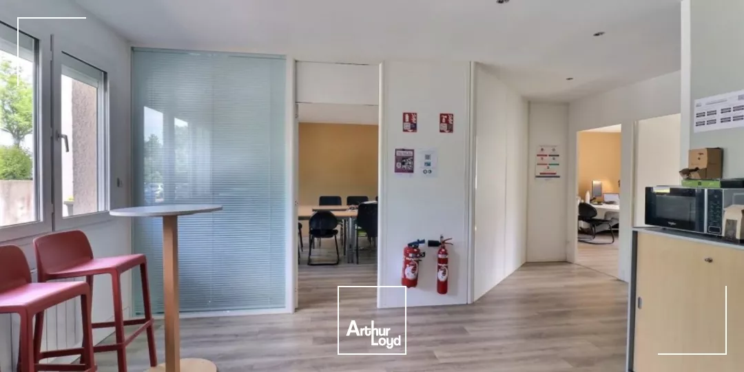 À LOUER : Bureaux de 81 m² + 4 places de parking privatives avec accès direct, SAINT-ETIENNE TECHNOPOLE